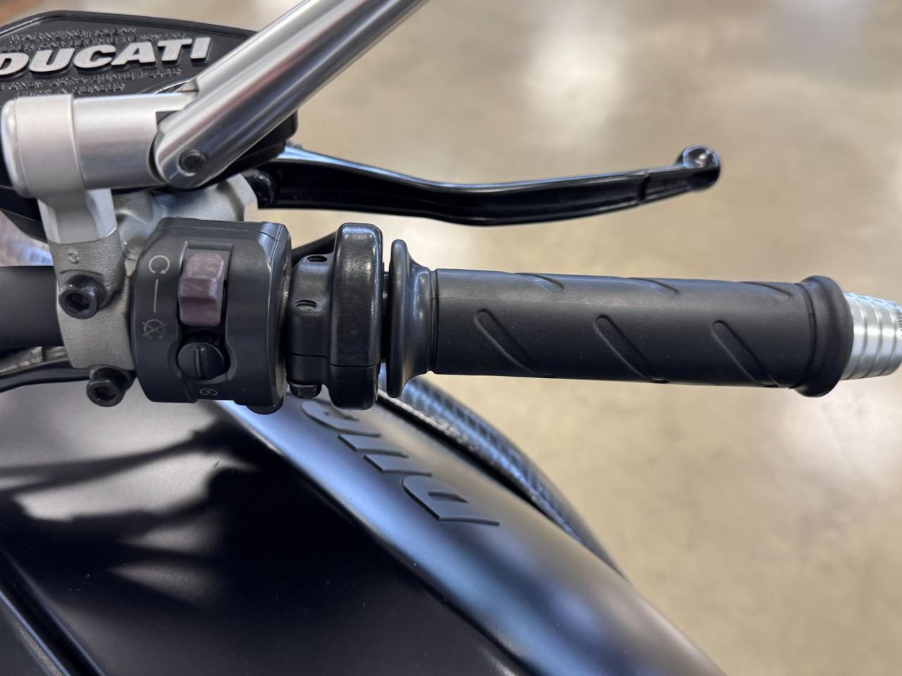 DUCATI Diavel 1200 CARBON - 11