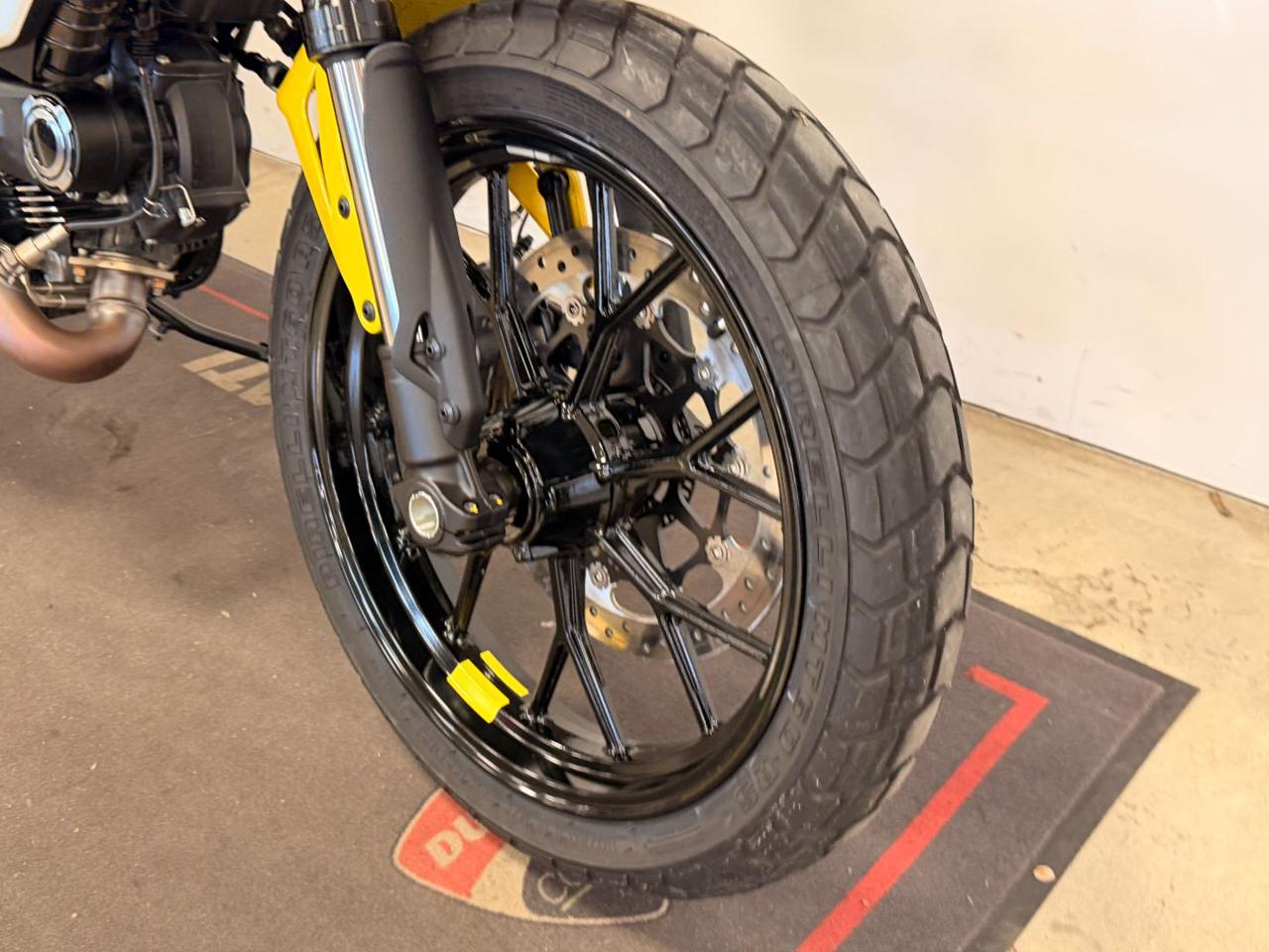 DUCATI Scrambler 800 ICON YELLOW - 4
