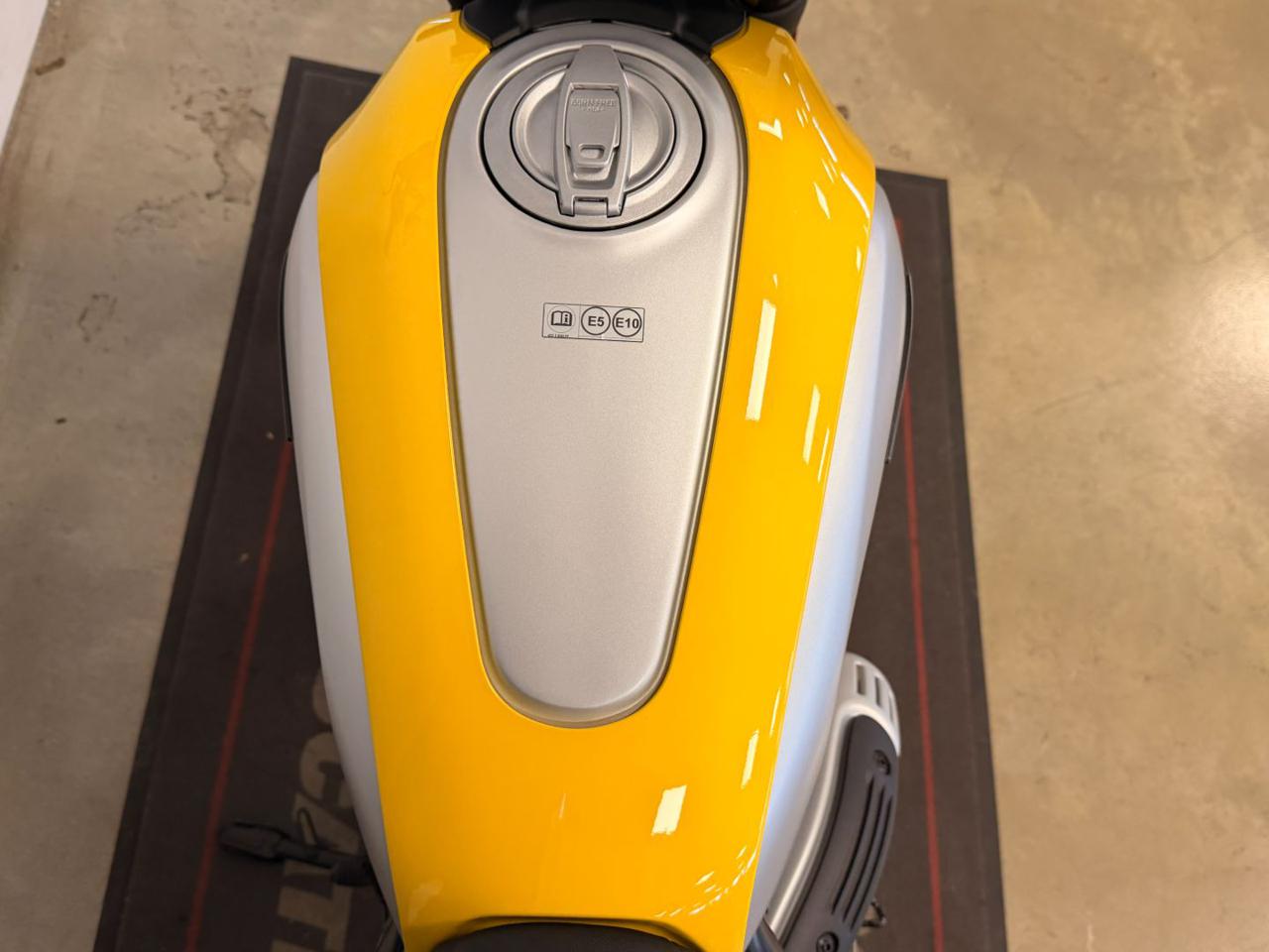 DUCATI Scrambler 800 ICON YELLOW - 11