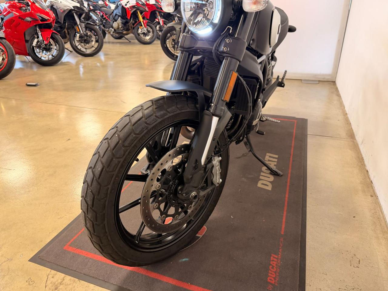 DUCATI Scrambler 800 ICON DARK - 3