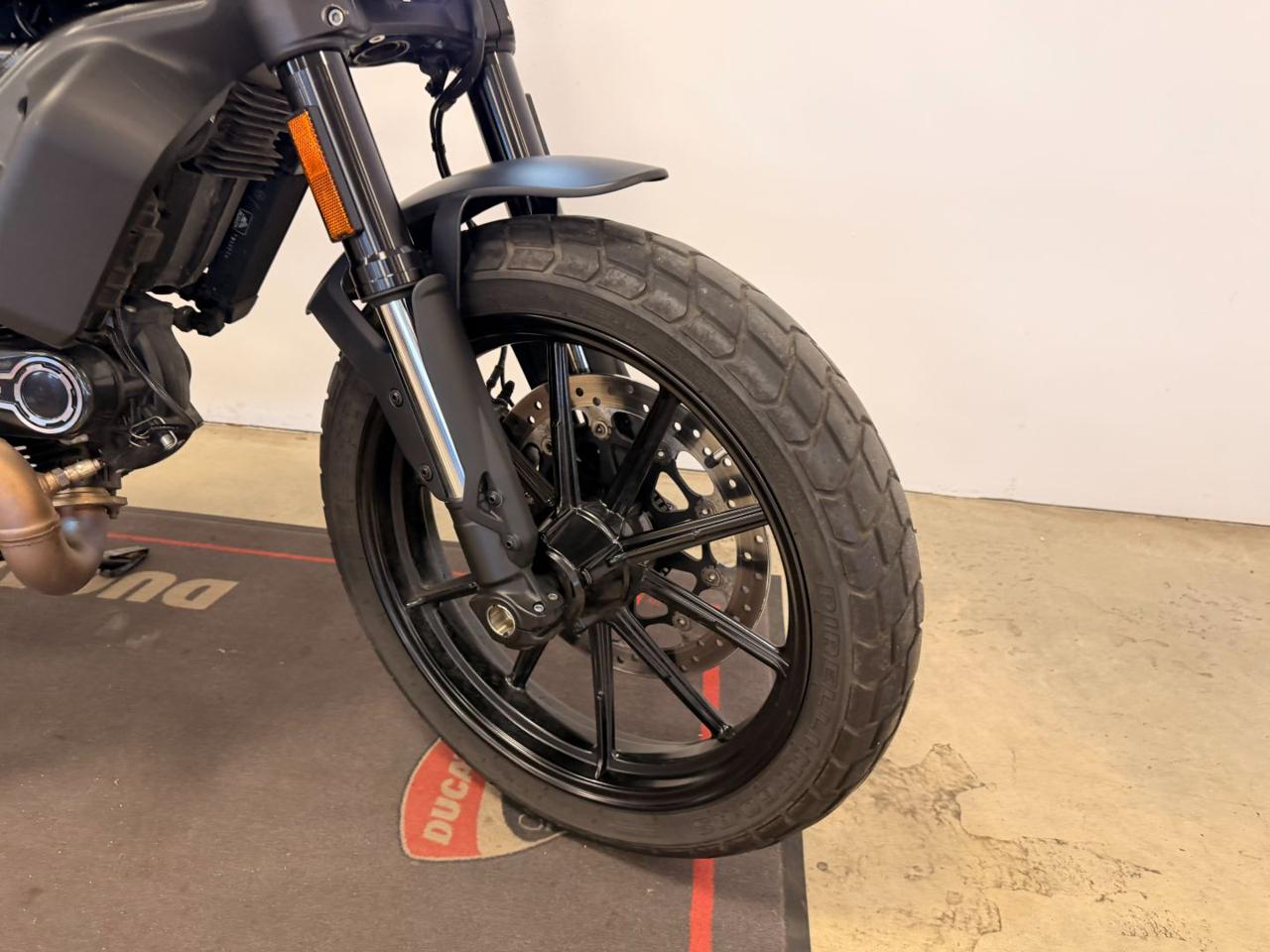 DUCATI Scrambler 800 ICON DARK - 4