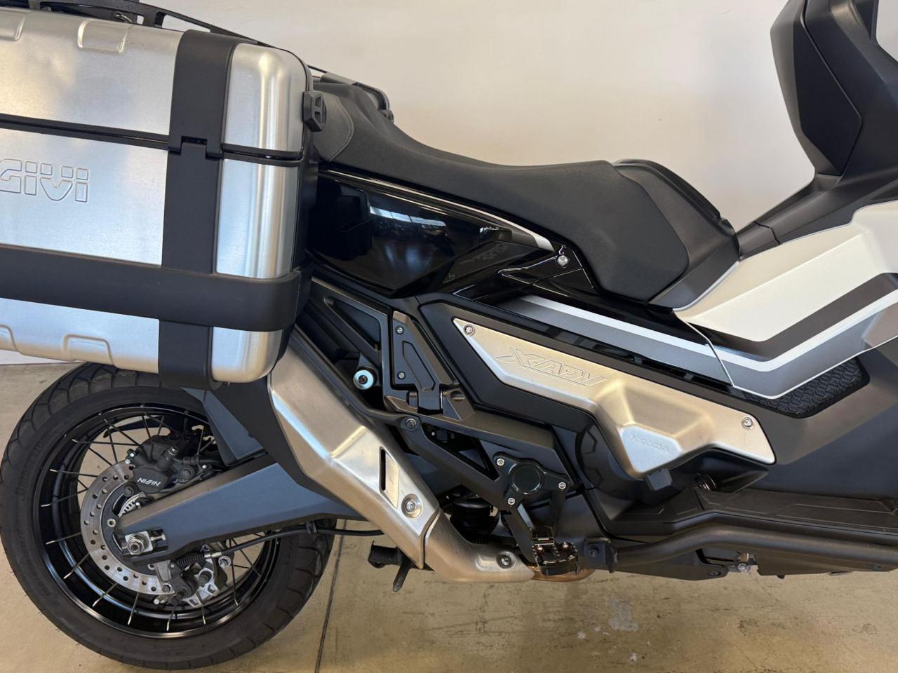 HONDA  X-ADV 750 DCT WHITE 2019 - 4