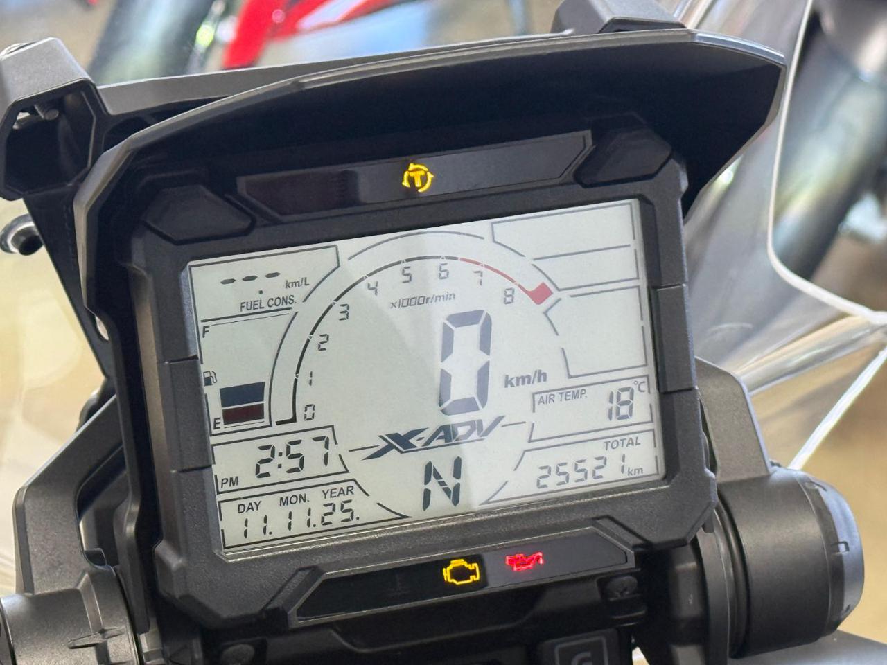 HONDA  X-ADV 750 DCT WHITE 2019 - 13