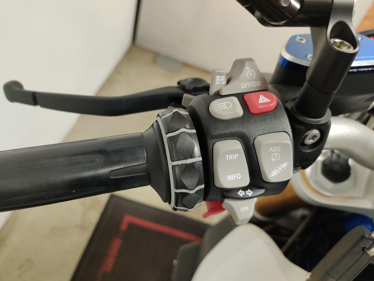 BMW R 1200 R MY 2018 - 10