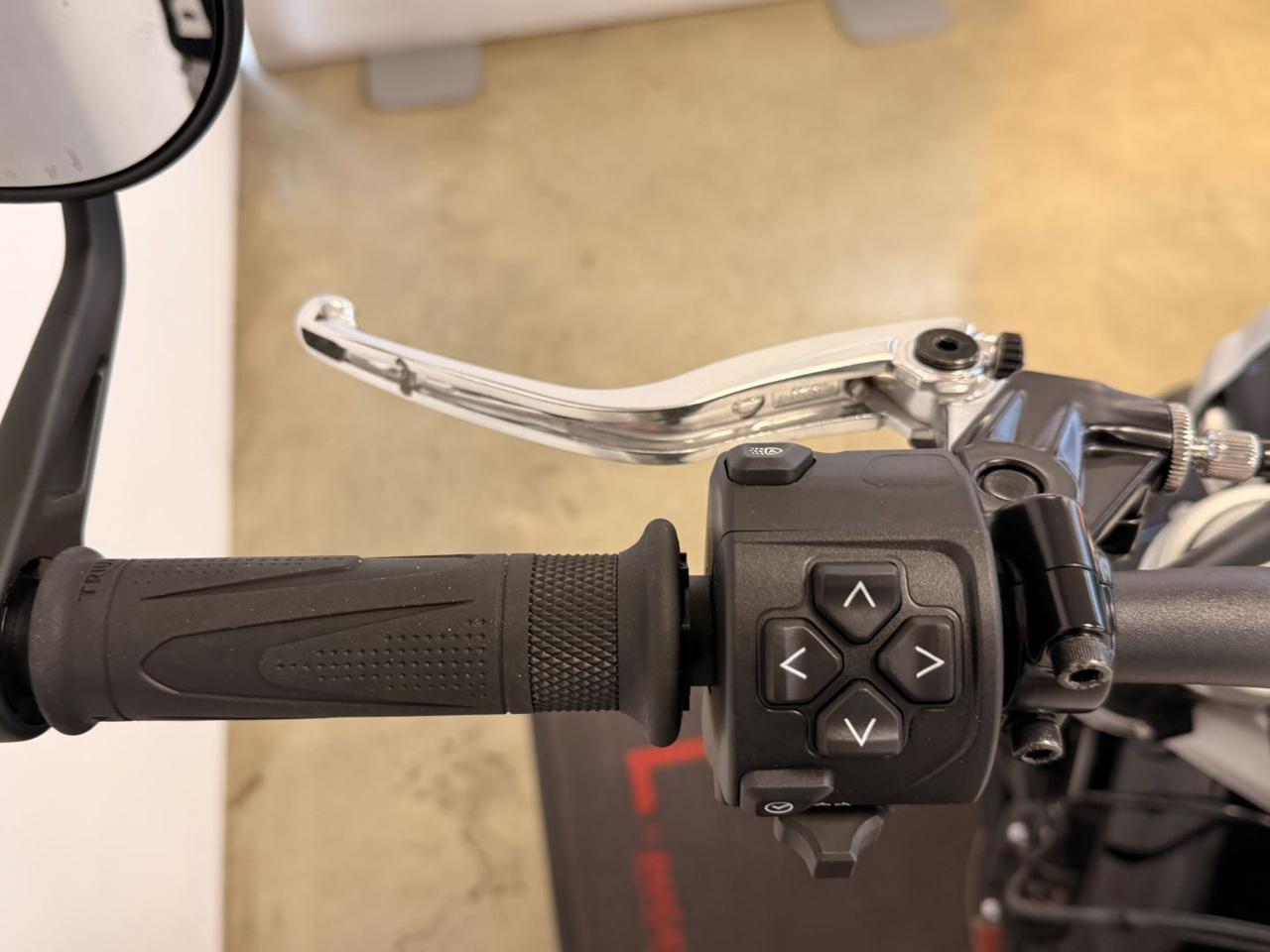 TRIUMPH Speed Twin 1200 - 12