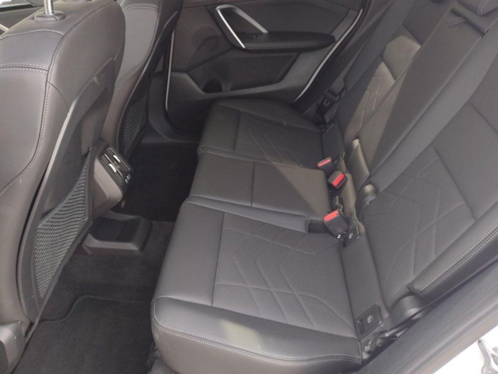 BMW X1 sDrive 18d xLine Aut. + Tetto apr. - 12