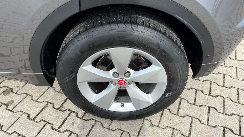 JAGUAR E-Pace 2.0D 150 CV AWD aut. R-Dynamic - 8