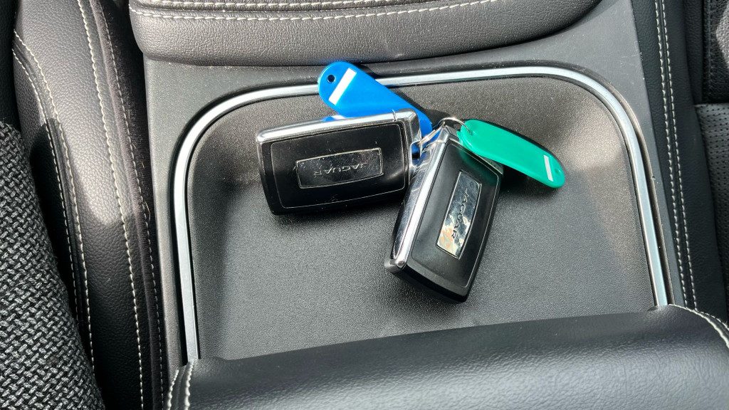 JAGUAR E-Pace 2.0D 150 CV AWD aut. R-Dynamic - 16