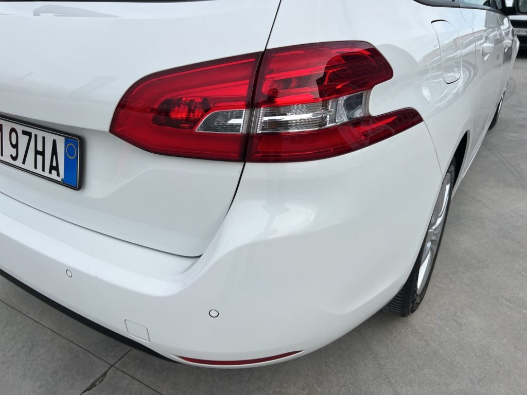 PEUGEOT 308 SW 130cv autocarro n1 - 16