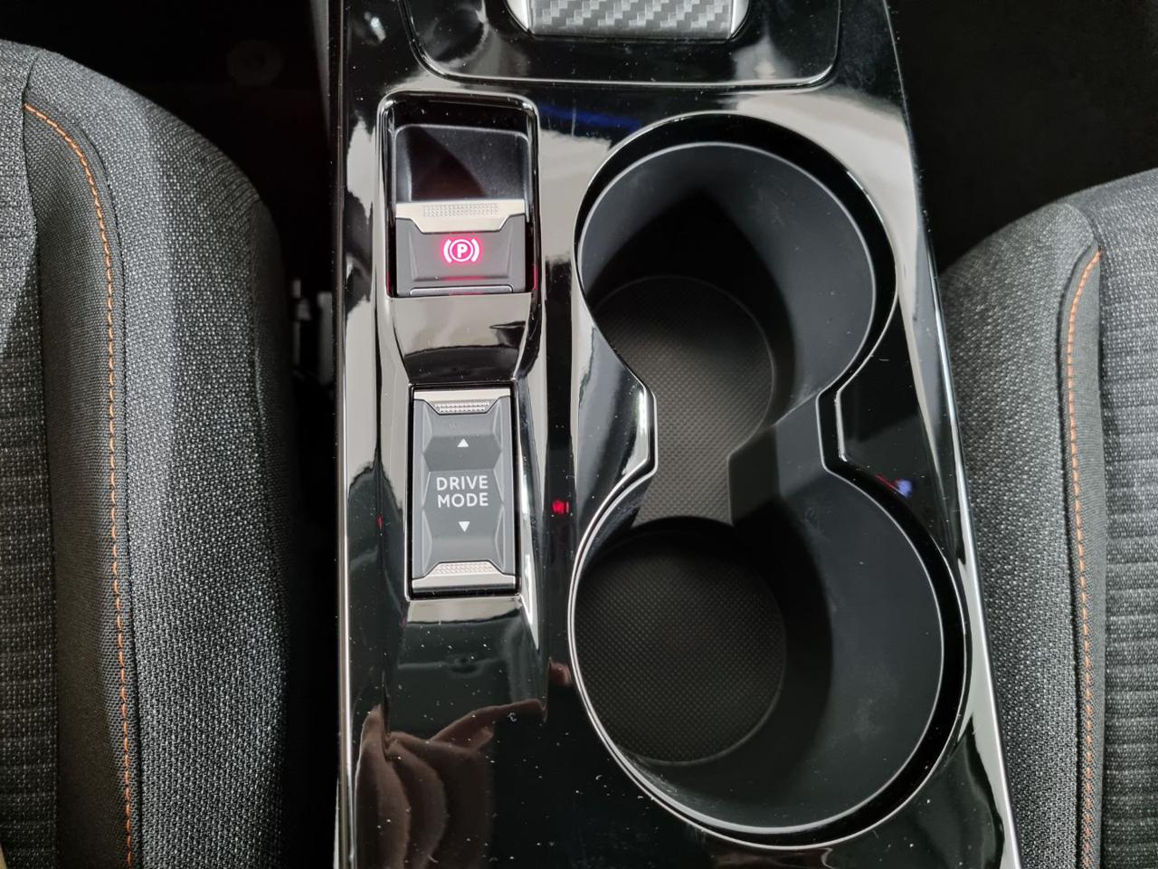 PEUGEOT 208 Hybrid 110 e-DCS6 Business - 17