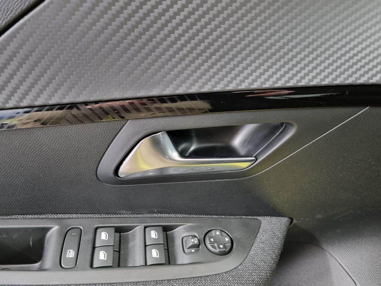 PEUGEOT 208 Hybrid 110 e-DCS6 Business - 33