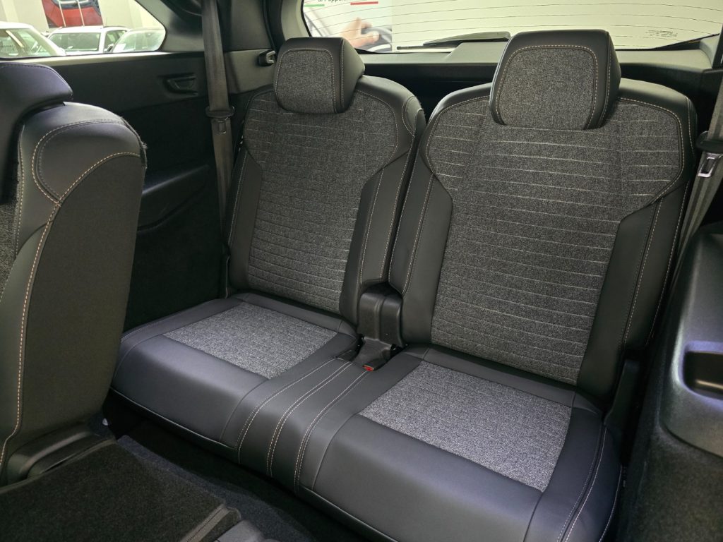 PEUGEOT 5008 Hybrid 145 e-DCS6 Allure - 24