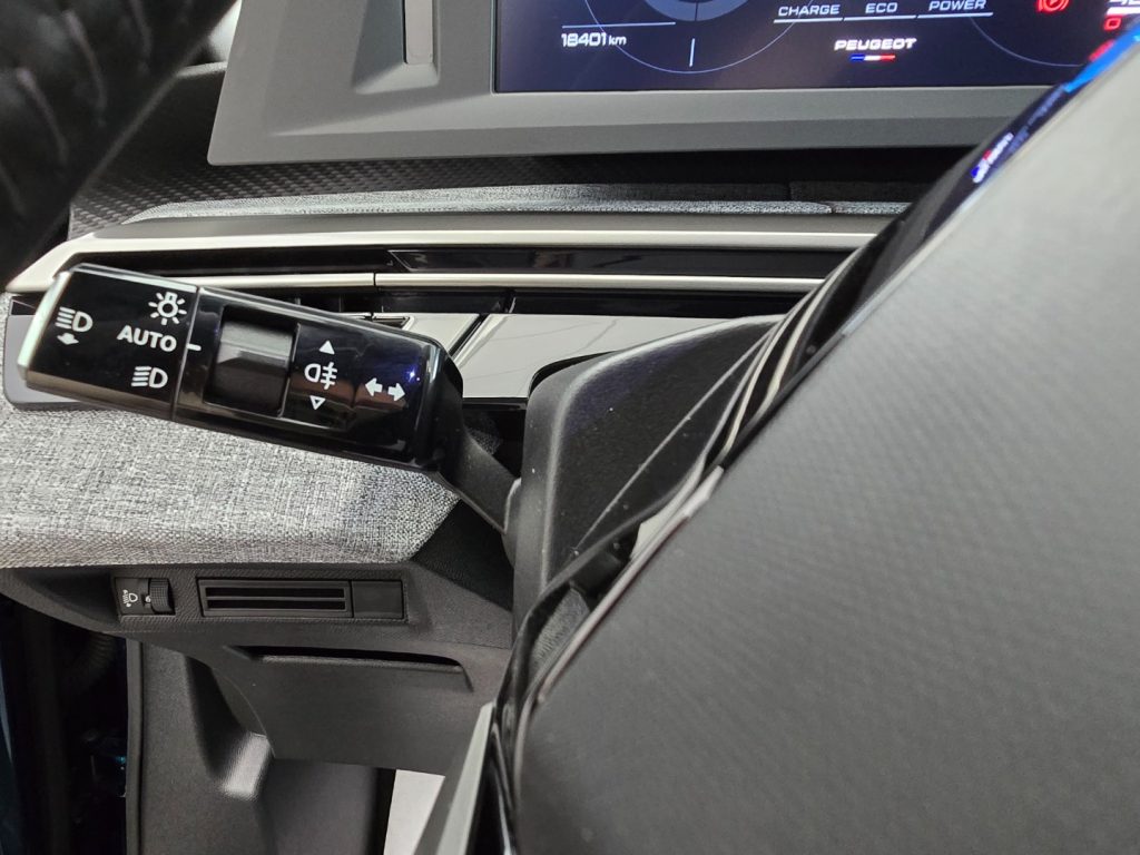 PEUGEOT 5008 Hybrid 145 e-DCS6 Allure - 15