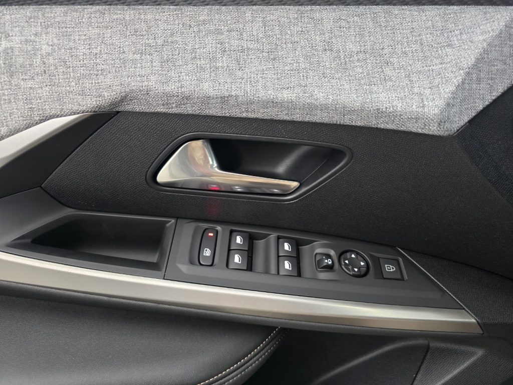 PEUGEOT 5008 Hybrid 145 e-DCS6 Allure - 19