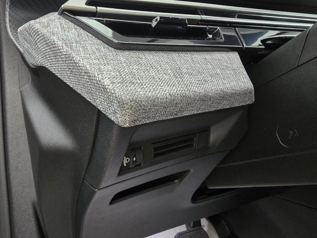 PEUGEOT 5008 Hybrid 145 e-DCS6 Allure - 18