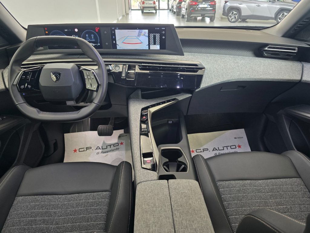 PEUGEOT 5008 Hybrid 145 e-DCS6 Allure - 9