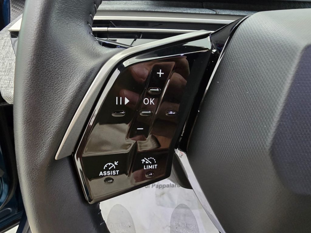 PEUGEOT 5008 Hybrid 145 e-DCS6 Allure - 12