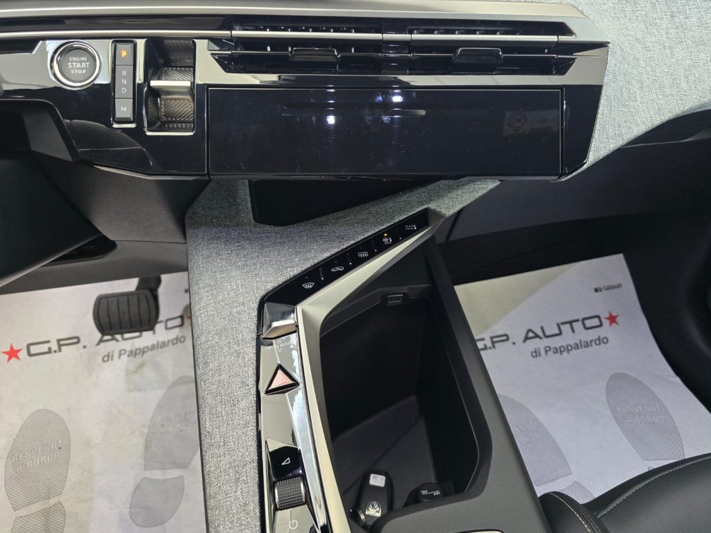 PEUGEOT 5008 Hybrid 145 e-DCS6 Allure - 16