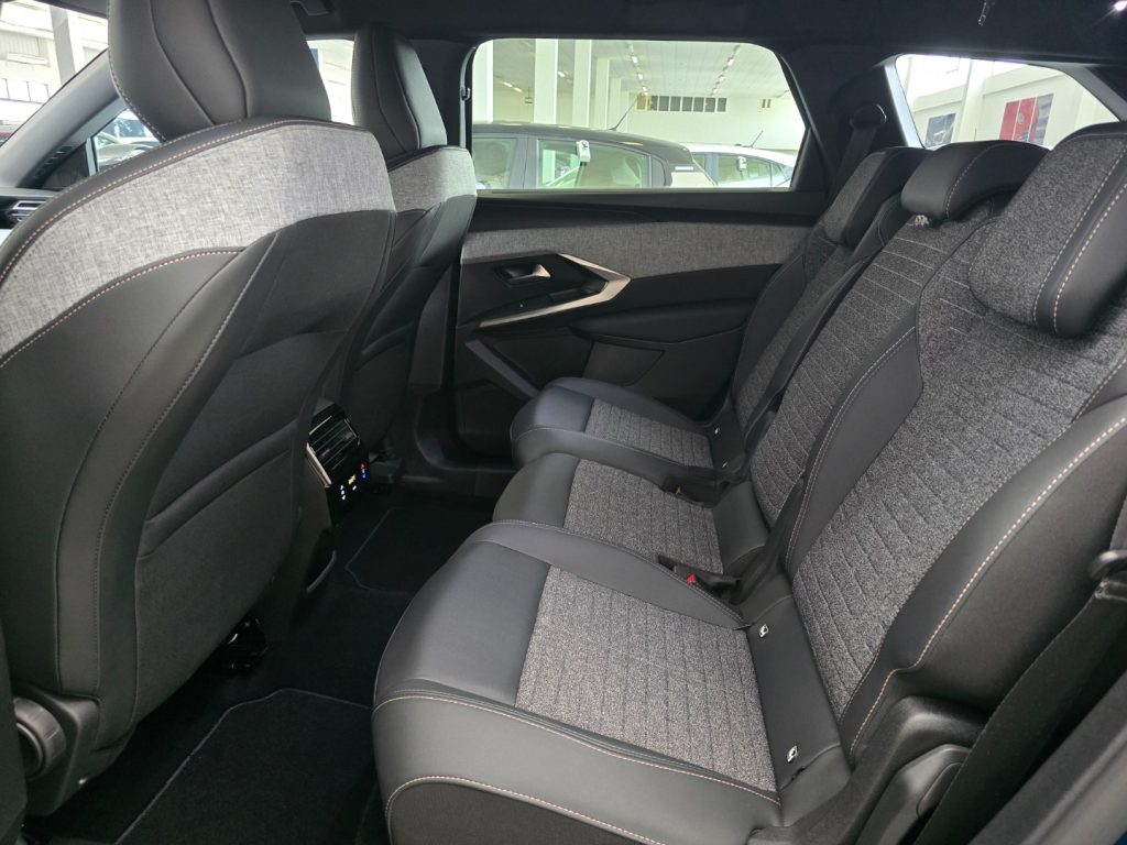 PEUGEOT 5008 Hybrid 145 e-DCS6 Allure - 22