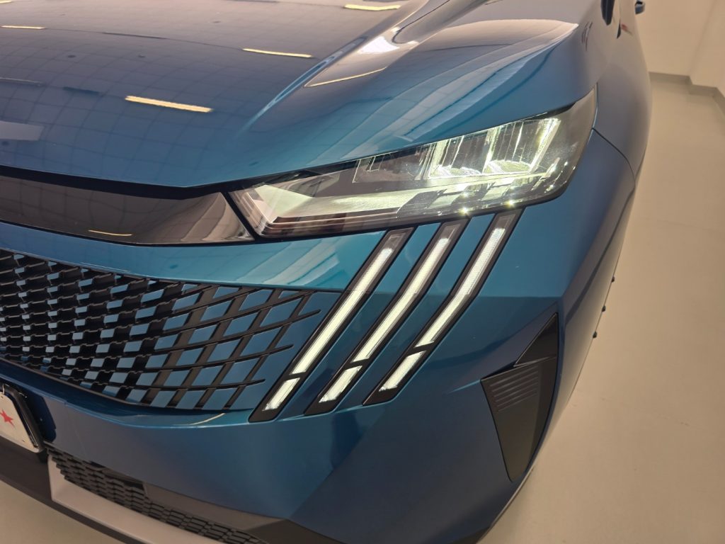 PEUGEOT 5008 Hybrid 145 e-DCS6 Allure - 27