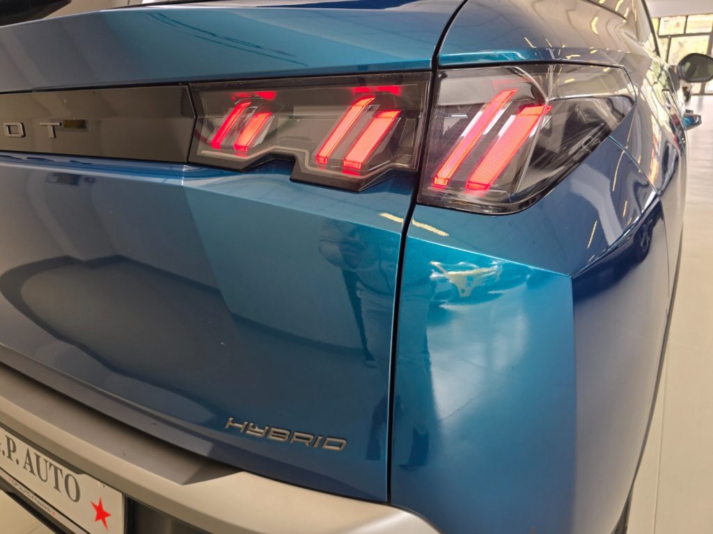 PEUGEOT 5008 Hybrid 145 e-DCS6 Allure - 28