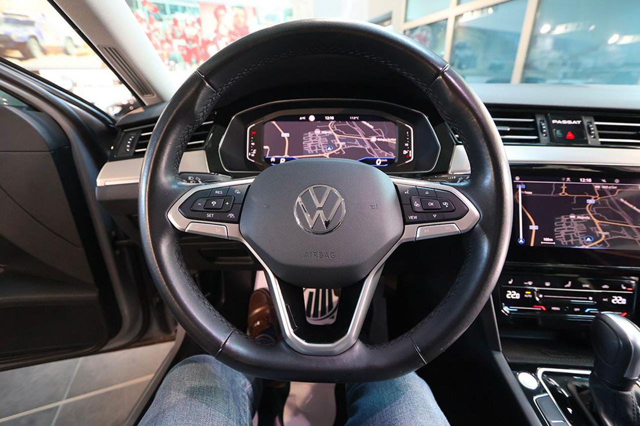 VOLKSWAGEN Passat Variant 2.0 TDI SCR EVO DSG Executive - 20