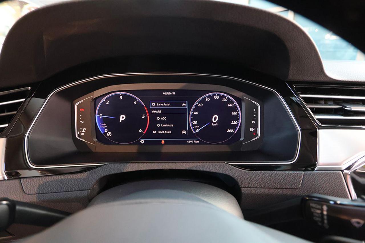 VOLKSWAGEN Passat Variant 2.0 TDI SCR EVO DSG Executive - 29