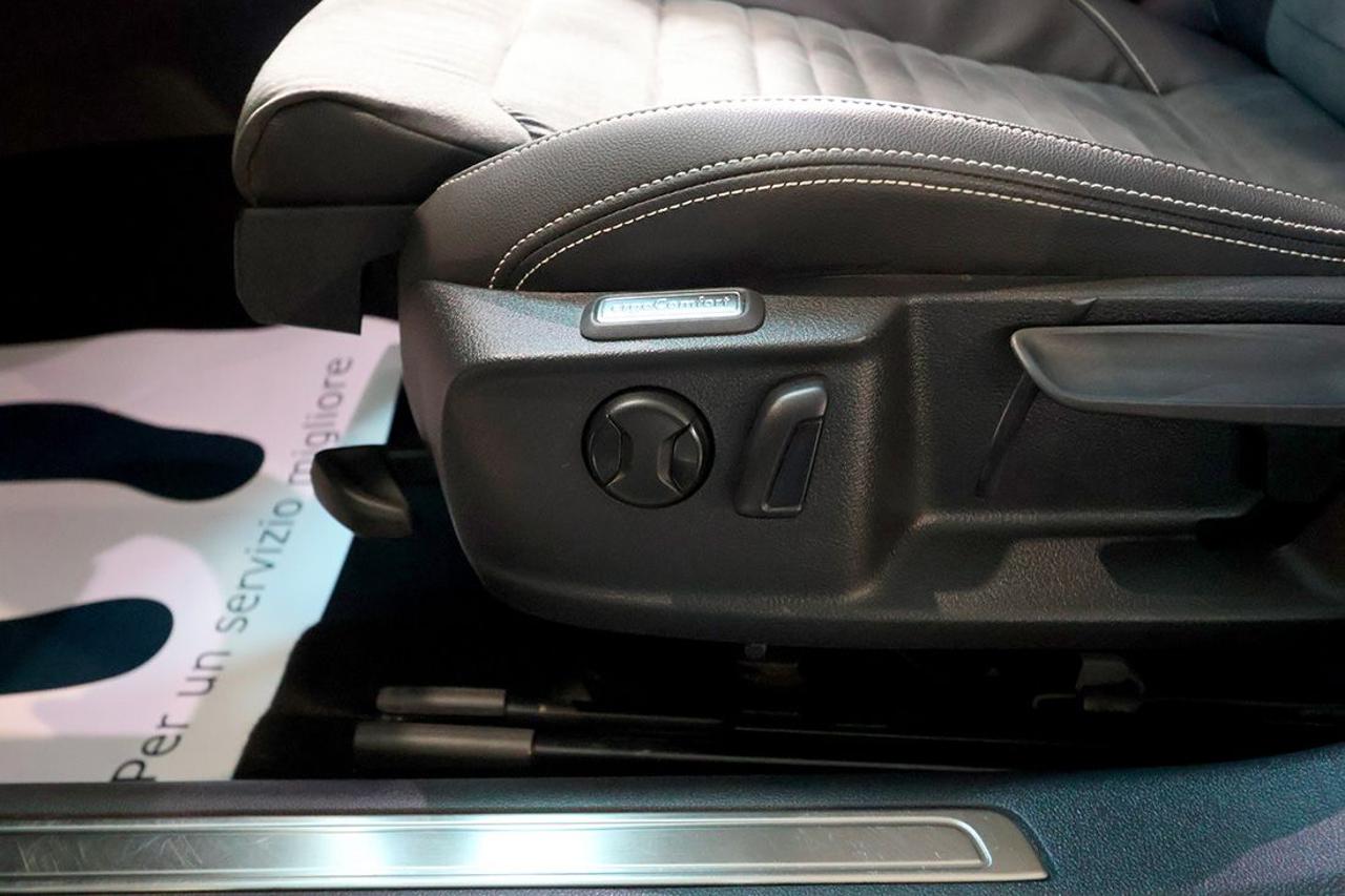 VOLKSWAGEN Passat Variant 2.0 TDI SCR EVO DSG Executive - 37