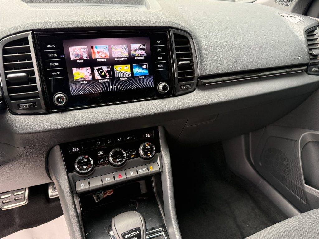 SKODA Karoq 2.0 TDI 4x4 DSG SportLine Matrix Navi ACC Camera - 8