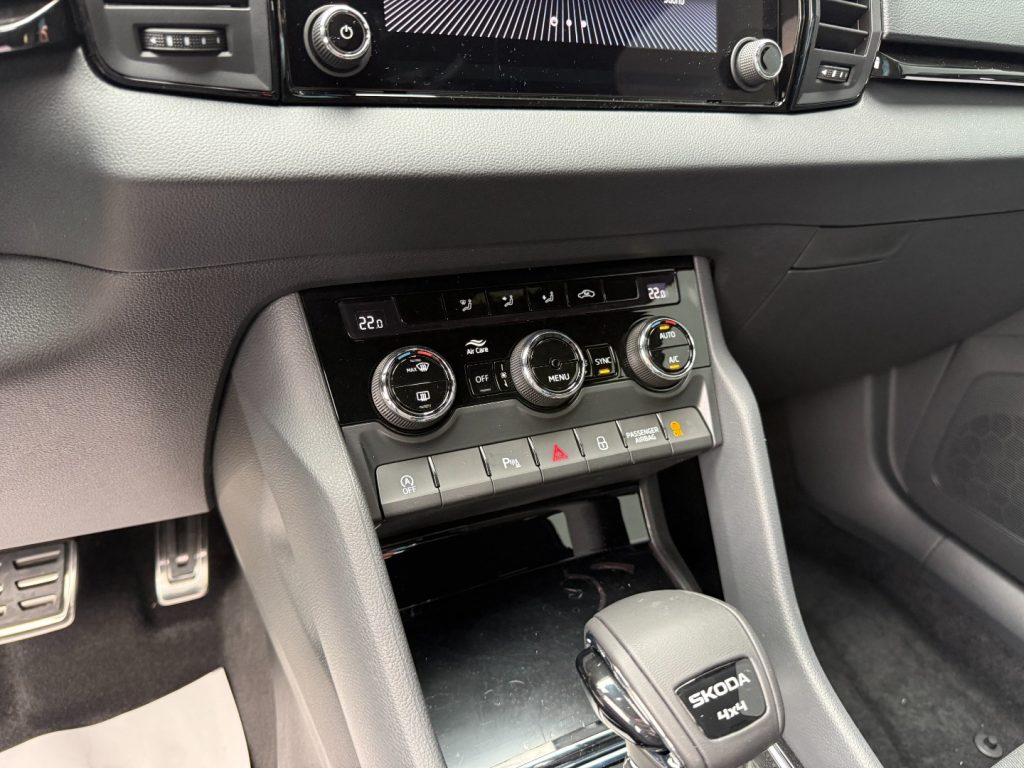 SKODA Karoq 2.0 TDI 4x4 DSG SportLine Matrix Navi ACC Camera - 10
