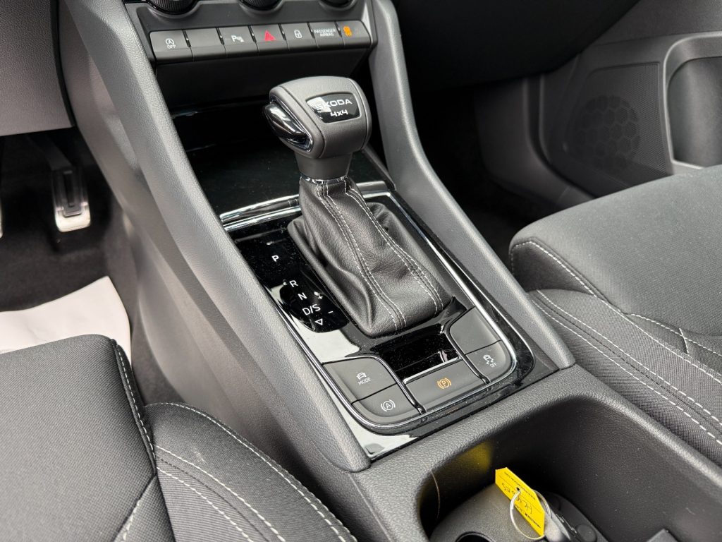 SKODA Karoq 2.0 TDI 4x4 DSG SportLine Matrix Navi ACC Camera - 11