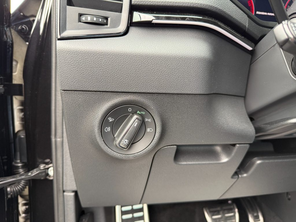 SKODA Karoq 2.0 TDI 4x4 DSG SportLine Matrix Navi ACC Camera - 13