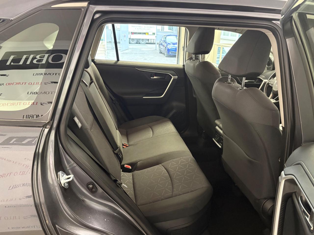 TOYOTA RAV 4 MY23 RAV4 2.5 HV (218CV) E-CVT 2WD Business - 17