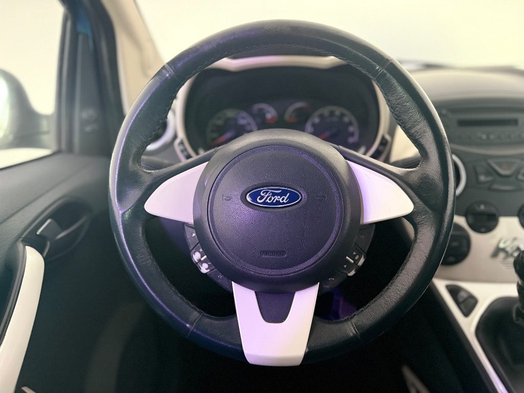FORD Ka+ 1.2 8V .69CV Titanium - 14