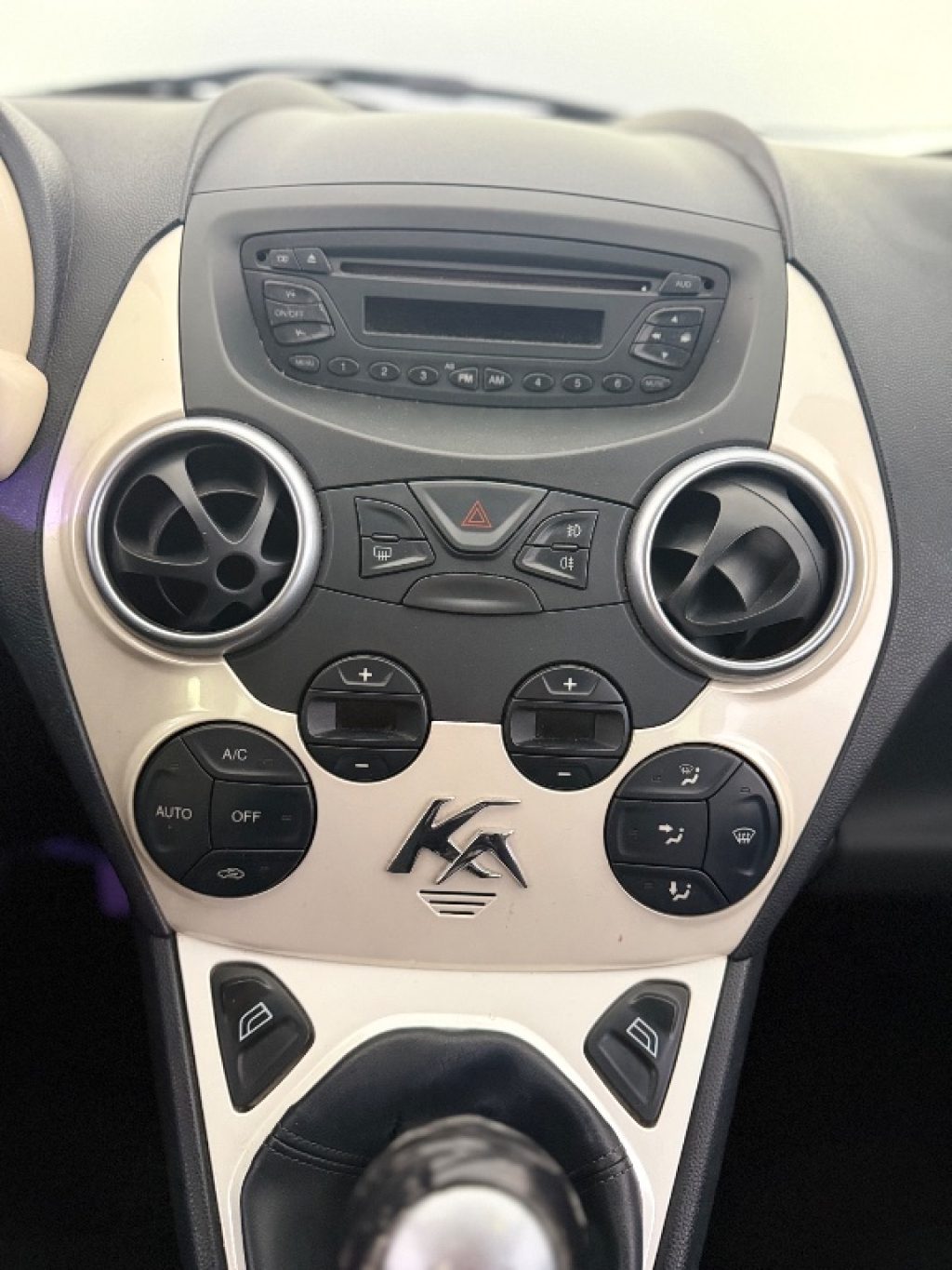 FORD Ka+ 1.2 8V .69CV Titanium - 16