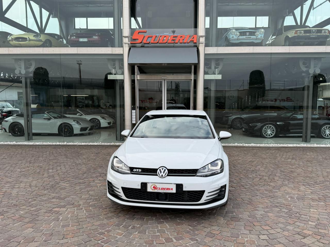 VOLKSWAGEN Golf GTD