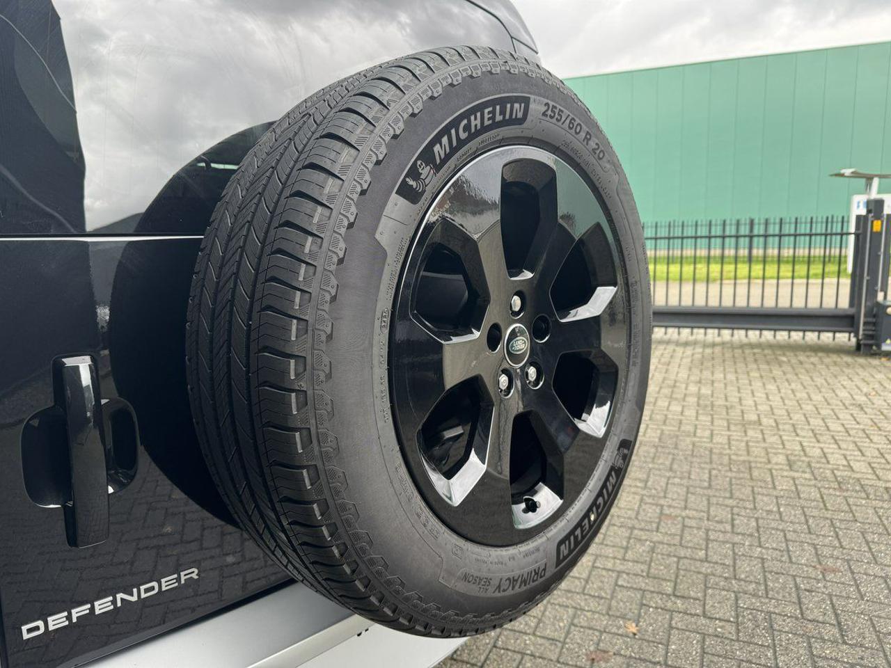 LAND ROVER Defender 90 3.0D I6 200 CV AWD Auto S - 14