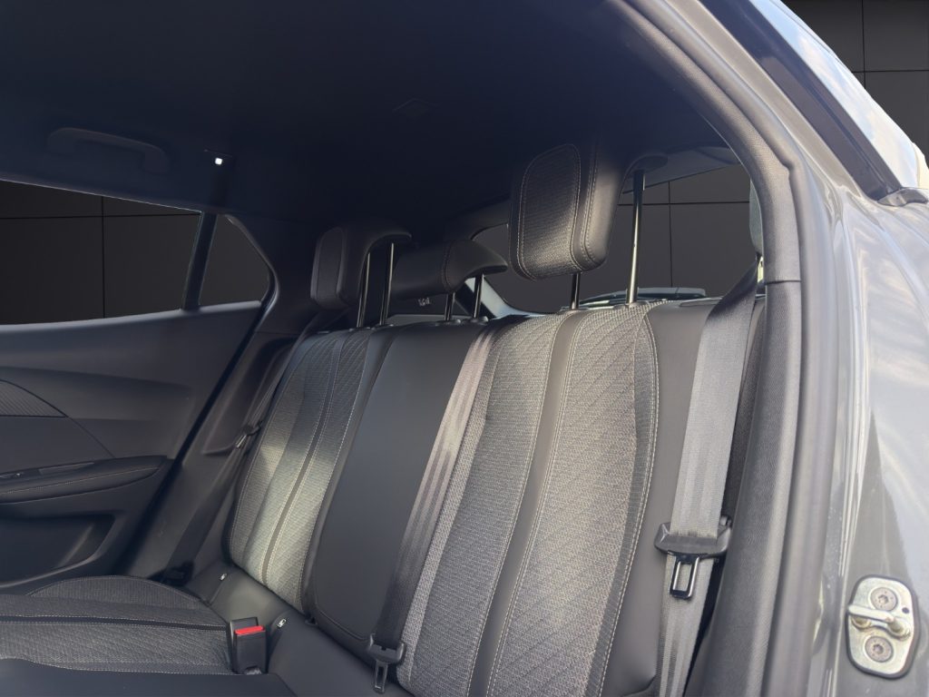 PEUGEOT 2008 Hybrid 136 e-DCS6 Allure - 13