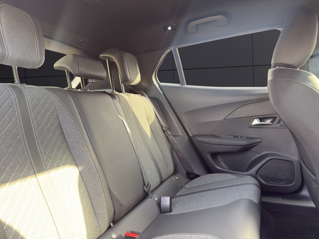 PEUGEOT 2008 Hybrid 136 e-DCS6 Allure - 19