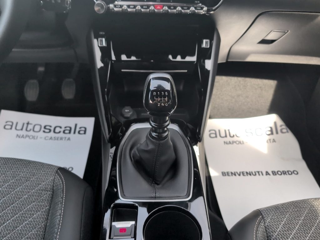 PEUGEOT 2008 PureTech 100 S&S Allure - 17