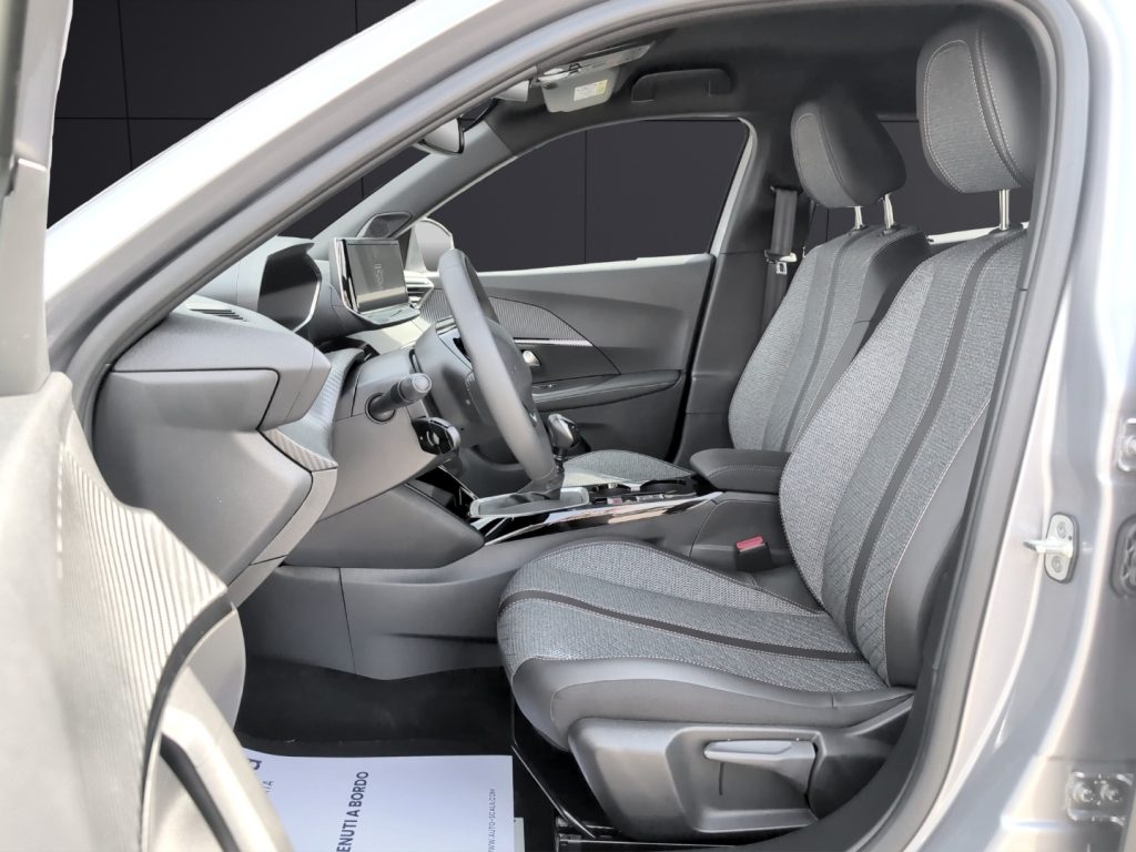 PEUGEOT 2008 PureTech 100 S&S Allure - 11