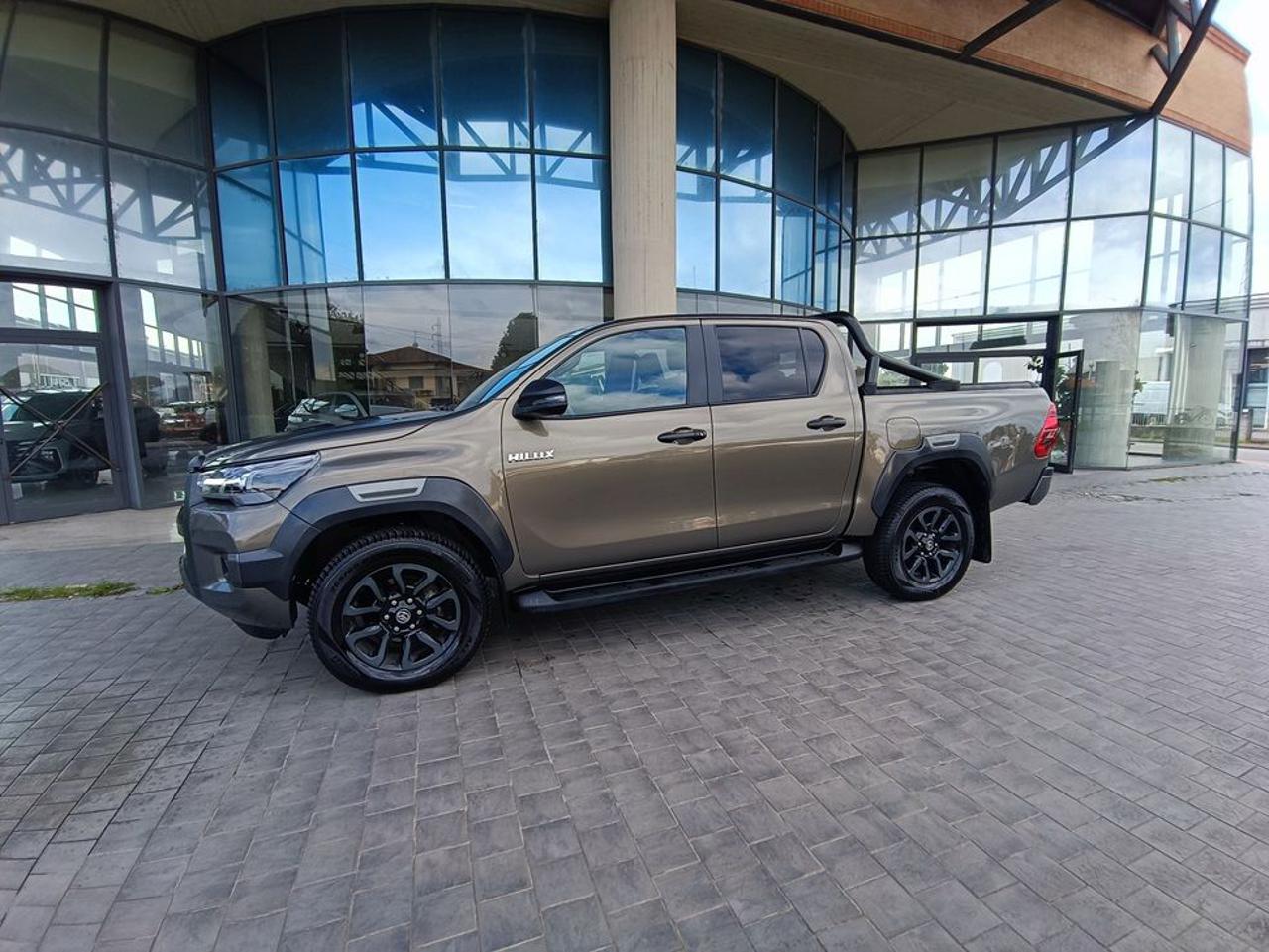 TOYOTA Hilux 2.8 D A/T 4WD 4 porte Double Cab Invincible - 22