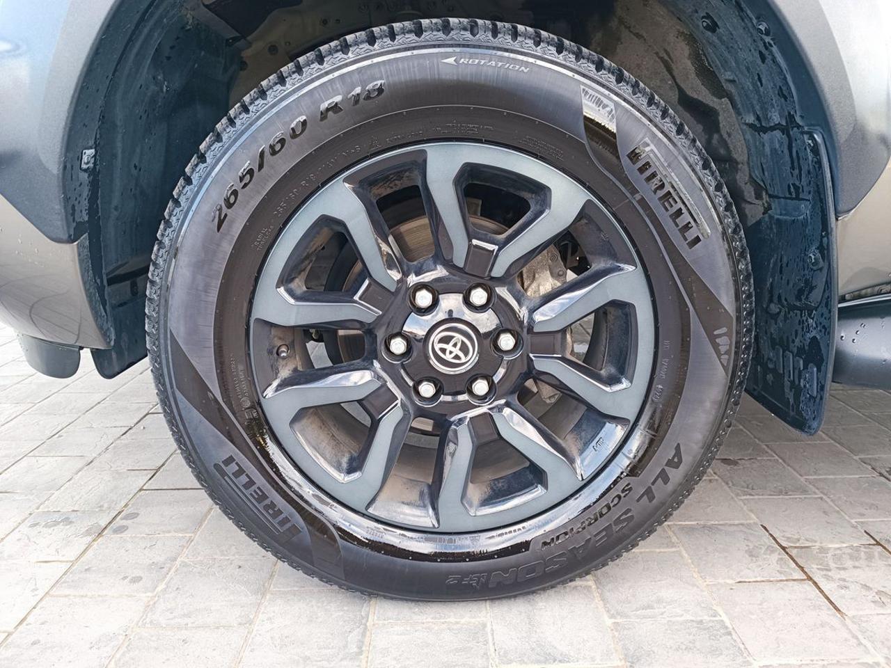 TOYOTA Hilux 2.8 D A/T 4WD 4 porte Double Cab Invincible - 23