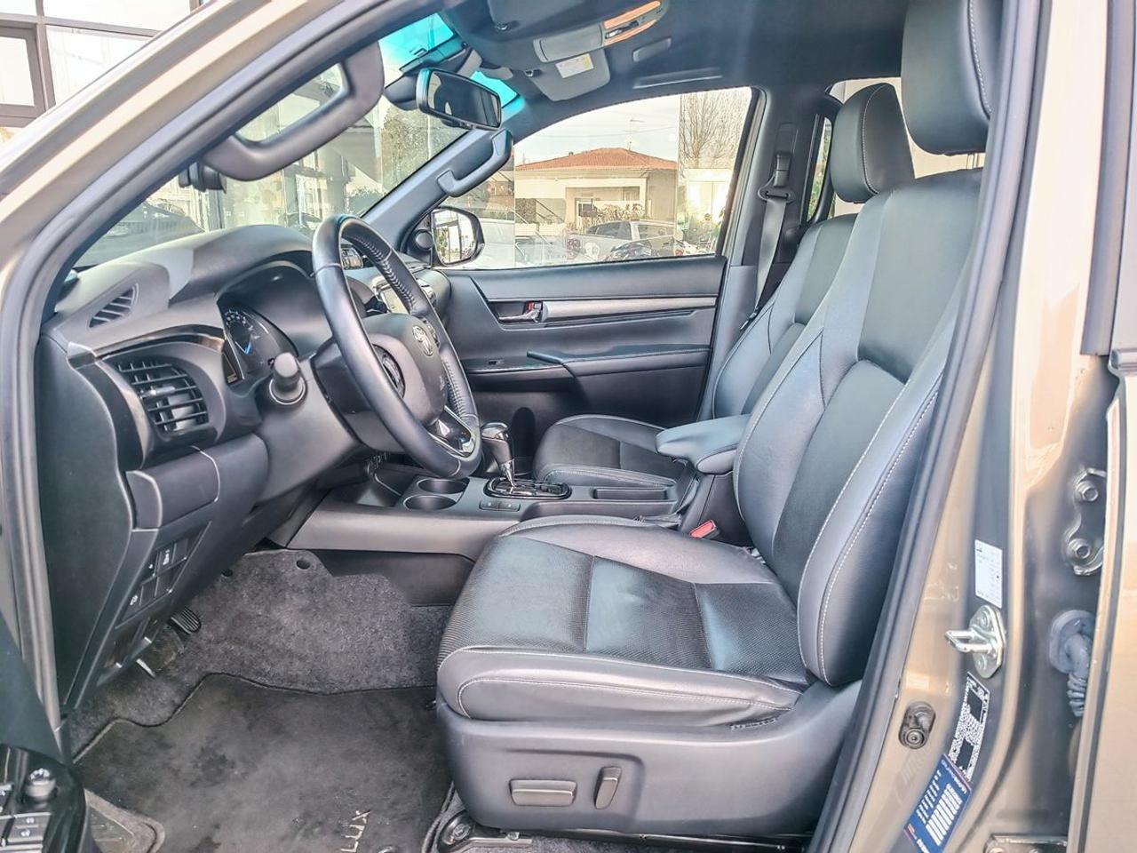 TOYOTA Hilux 2.8 D A/T 4WD 4 porte Double Cab Invincible - 4