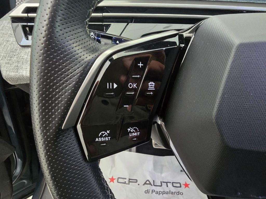 PEUGEOT 3008 Hybrid 136 e-DCS6 GT - 13