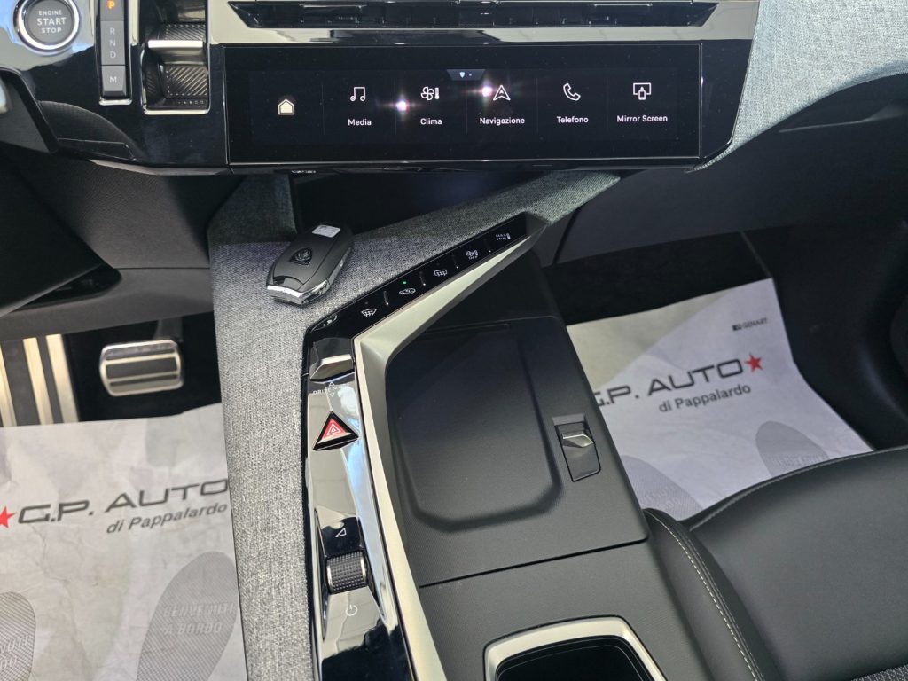 PEUGEOT 3008 Hybrid 136 e-DCS6 GT - 18