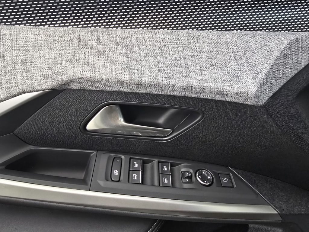 PEUGEOT 3008 Hybrid 136 e-DCS6 GT - 20