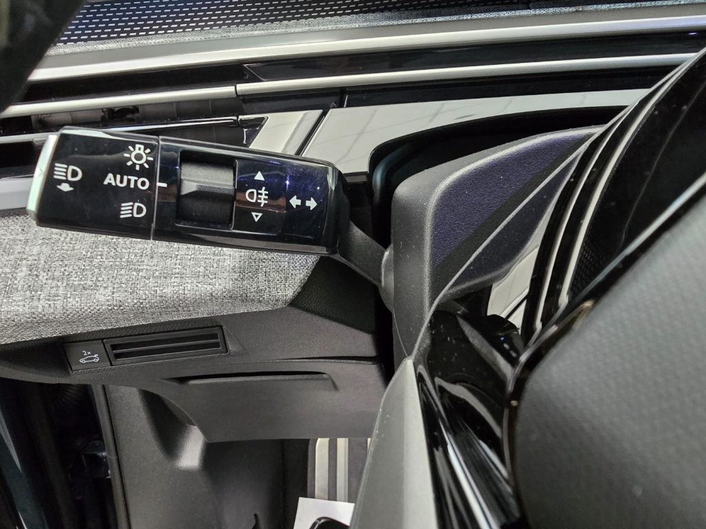 PEUGEOT 3008 Hybrid 136 e-DCS6 GT - 16