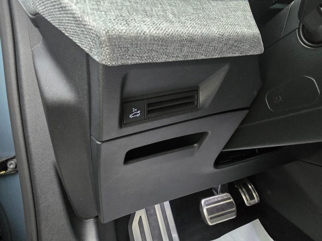 PEUGEOT 3008 Hybrid 136 e-DCS6 GT - 19