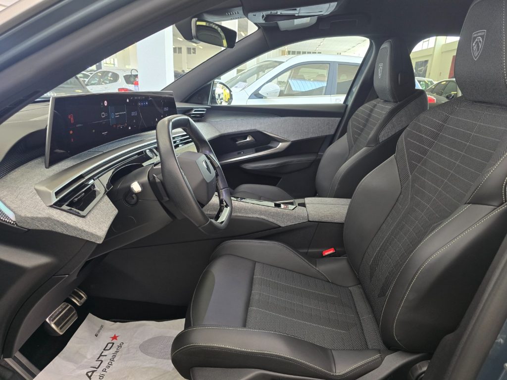 PEUGEOT 3008 Hybrid 136 e-DCS6 GT - 21